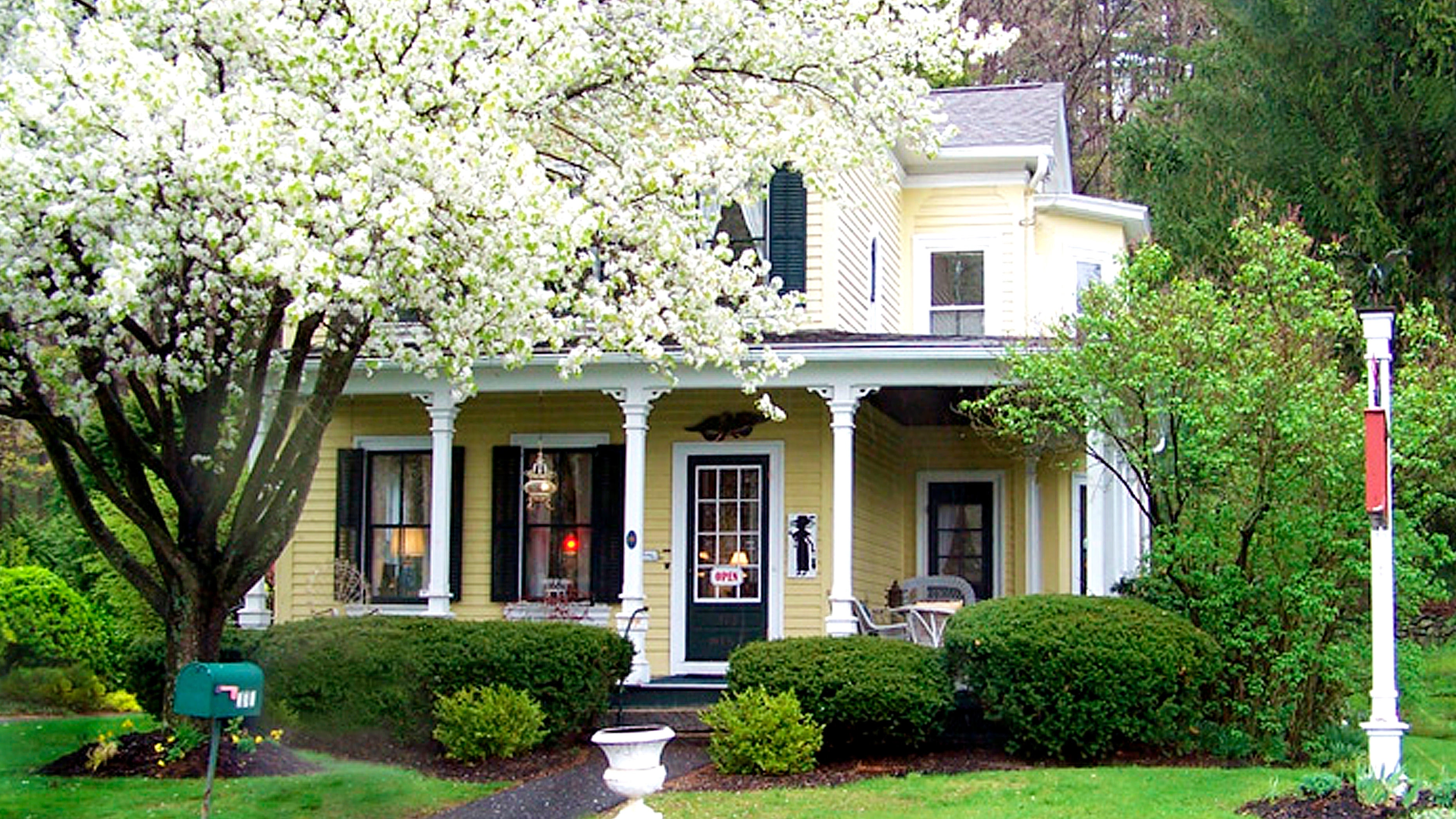 The entrance of Madeline West Antiques in Woodbury, CT