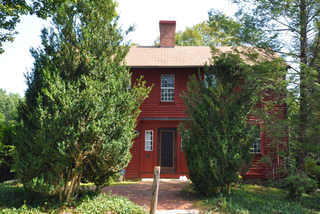Front view of the Josiah Bronson House in Middlebury, CT