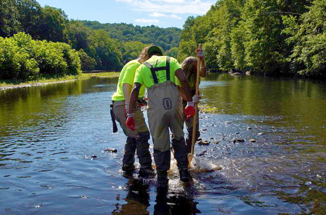 waterbury_ct_river_brigade_cleanup_group.jpg